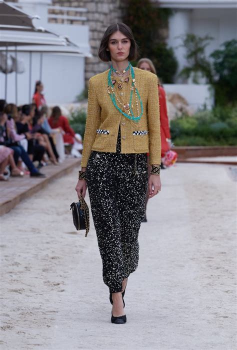 chanel cruise show runway